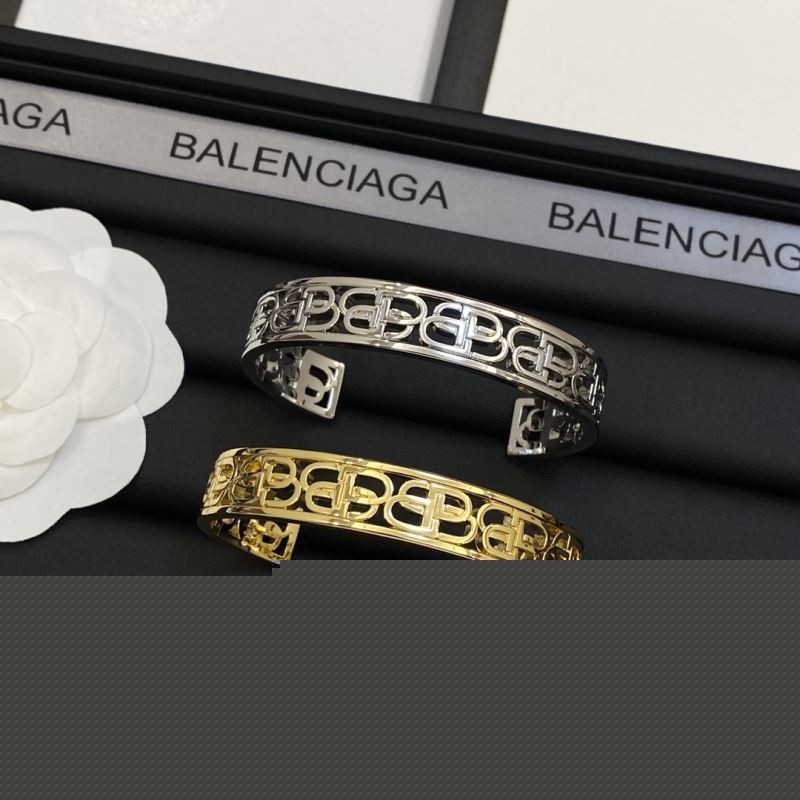 Ba*len*cia*ga bracelets